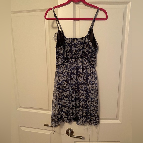 Lost Dress - Picture 2 of 5